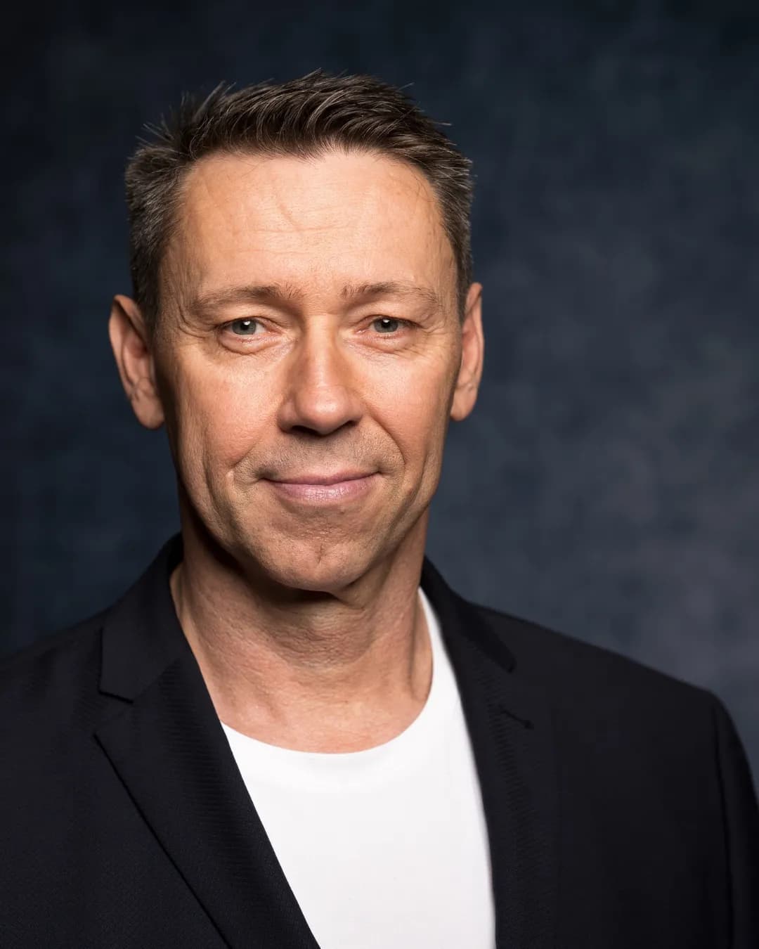 Hybride Teams erfolgreich führen - Grundlagen der Mitarbeiterführung